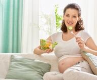 Alimentazione in gravidanza: cosa mangiare e cosa evitare