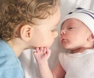 Come aiutare il bambino quando arriva un fratellino