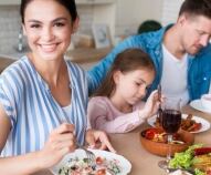 Come insegnare ai bambini ad avere un rapporto sano con il cibo