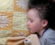 bambini che non dormono col caldo