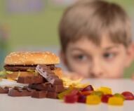 Cibo spazzatura da non dare ai bambini