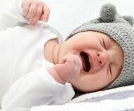 Coliche del neonato, sintomi e rimedi