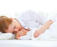 Le dritte per organizzarsi per allattare di notte