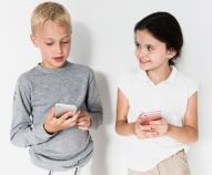 come proteggere i nostri figli dalla dipendenza da smartphone