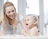 Il bagnetto del neonato: la guida