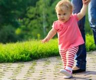 Come impara a camminare un bambino?