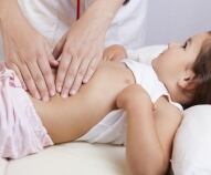 Mal di pancia nei bambini: 10 segnali da non sottovalutare