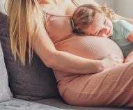 movimenti del bambino nella pancia quando si sentono