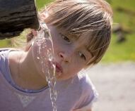 Quanta acqua devono bere i bambini