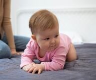 cos e il tummy time per il neonato