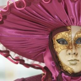 Carnevale, tempo di maschere e trucchi