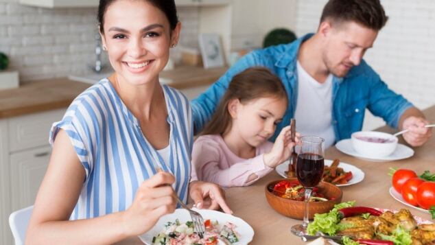 come insegnare ai bambini ad avere un rapporto sano con il cibo