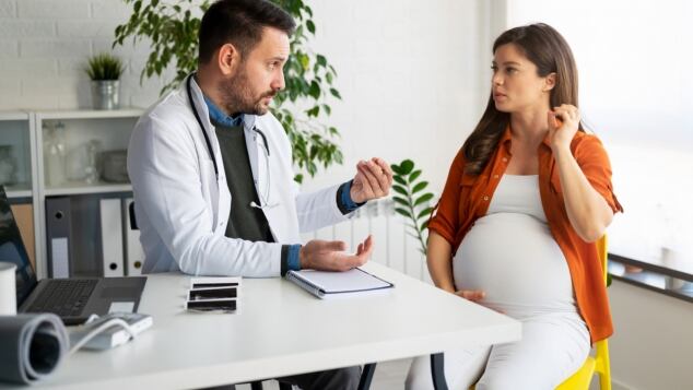 Cosa fare in caso di Citomegalovirus in gravidanza positivo, come si prende e come si cura. Quali sono i sintomi e che rischi ci sono? quali sono i sintomi del citomegalovirus in gravidanza