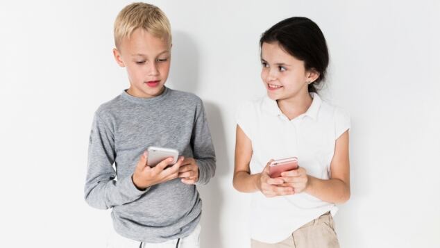 come proteggere i nostri figli dalla dipendenza da smartphone