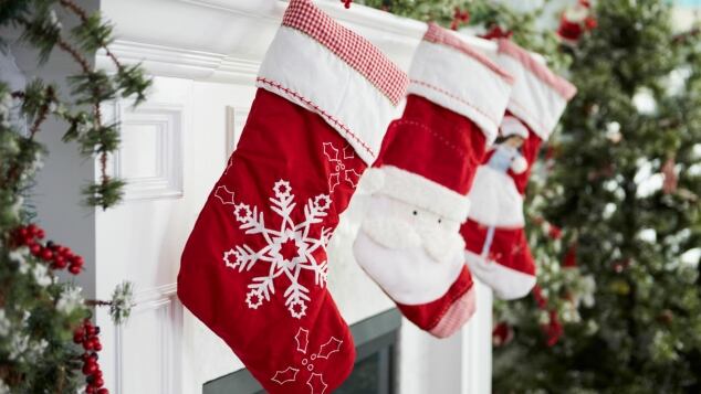 Epifania con i bambini: come festeggiare la Befana con i bambini, cosa mettere nella calza e come fare il carbone in casa come vivere l epifania con i bambini