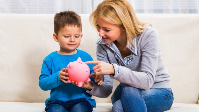 Insegnare ai bambini il valore dei soldi | Come insegnare ai bambini a contare i soldi e il valore del denaro. I consigli per insegnare i soldi ai bambini insegnare ai bambini il valore dei soldi