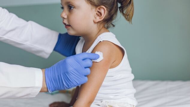 Influenza 2020-2021 bambini: il vaccino antinfluenzale e le novità rese note dal Ministero per bambini e anziani influenza 2020 2021 vaccini e novita per i bambini