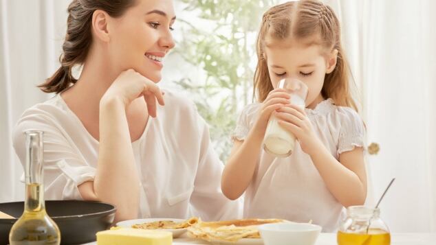 la prima colazione dei bambini