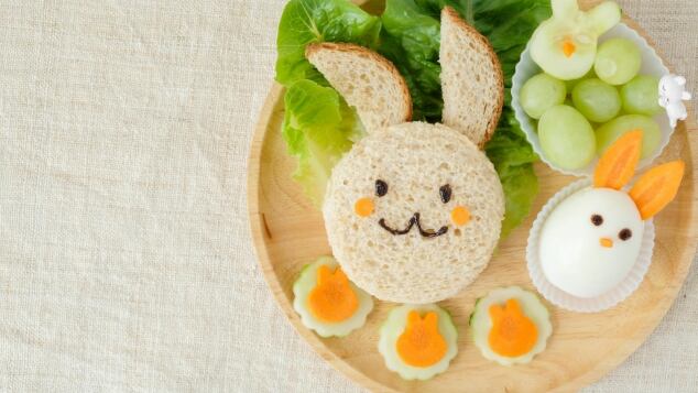 Pasqua a tavola: ricette tradizionali della Pasqua come l'agnello o la pastiera napoletana, significato dei simboli pasquali come uova, agnello e colomba pasqua a tavola ricette e idee menu
