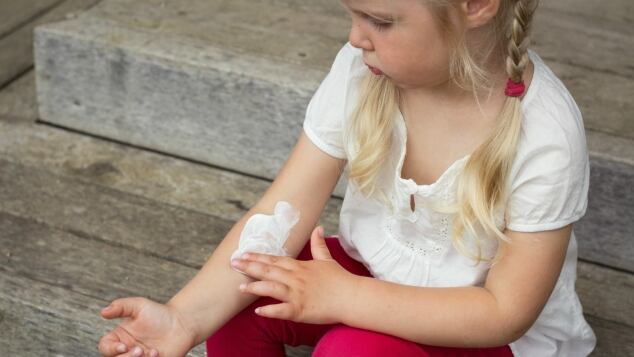 Psoriasi nei Bambini | Le possibili forme di psoriasi nel bambino, cause ed età di insorgenza, cure e rimedi naturali. Come curare la psoriasi psoriasi nei bambini