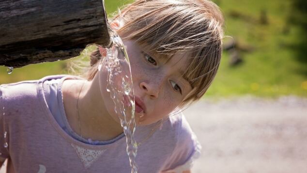 quanta acqua devono bere i bambini
