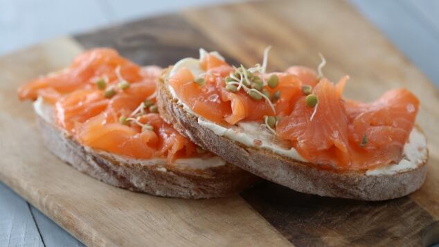 si puo mangiare il salmone affumicato in gravidanza
